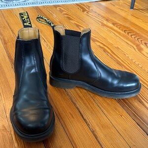 Dr. Martens Black Smooth Leather 2976 Unisex Chelsea Boots